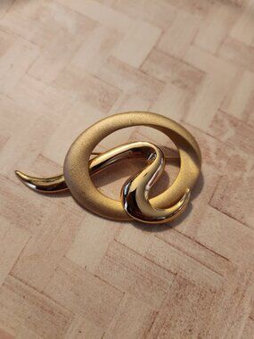 Circle swirl gold tone Tana brooch pin fashion jewelry